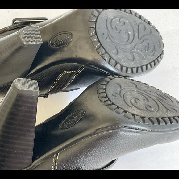 Softshoe black ankle leather boots. Size 8.5. In excellent condition. - Picture 8 of 10